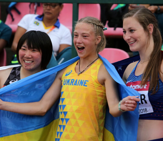 Polémica en el deporte internacional: el COI abre la puerta a atletas rusos y bielorrusos en competiciones juveniles Alina Shukh (Ucrania) gana la final de lanzamiento de jabalina en el Campeonato Mundial Sub-20 de la IAAF en Tampere, Finlandia, el 12 de julio de 2018. Alina no puede participar en los Juegos Olímpicos porque se ha unido a las Fuerzas Armadas de Ucrania.