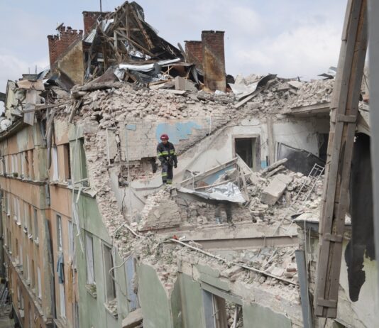 Rusia lanza un ataque con misiles Oreshnik sobre Leópolis en una ‘represalia’ fabricada, amenazando las fronteras de la OTAN Lviv (Leopolis) damage from missile strike by Russia