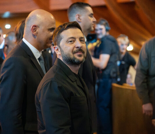 Zelenski en París: los líderes occidentales forjan un marco de seguridad mientras avanzan las negociaciones de paz Photo: Unknown (CC BY-SA)