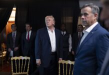 Trump anuncia que EE UU gobernará Venezuela tras la captura de Maduro Donald Trump supervisa las operaciones militares de EE. UU. en Venezuela