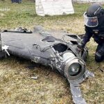 Ucrania y Rusia intercambian prisioneros mientras Witkoff celebra los ‘resultados tangibles’ de las negociaciones de paz en Abu Dabi Remains_of_Shahed_drone_in_Chernihiv_Oblast,_2025-12-25_(01)