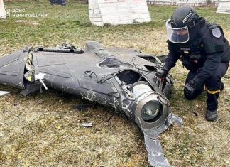 Ucrania y Rusia intercambian prisioneros mientras Witkoff celebra los ‘resultados tangibles’ de las negociaciones de paz en Abu Dabi Remains_of_Shahed_drone_in_Chernihiv_Oblast,_2025-12-25_(01)