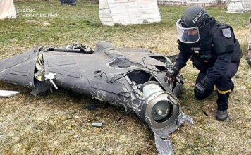 Ucrania y Rusia intercambian prisioneros mientras Witkoff celebra los ‘resultados tangibles’ de las negociaciones de paz en Abu Dabi Remains_of_Shahed_drone_in_Chernihiv_Oblast,_2025-12-25_(01)