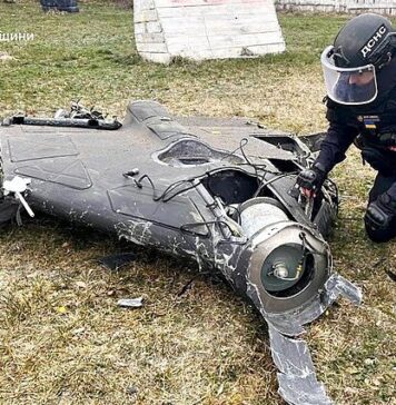 Ucrania y Rusia intercambian prisioneros mientras Witkoff celebra los ‘resultados tangibles’ de las negociaciones de paz en Abu Dabi Remains_of_Shahed_drone_in_Chernihiv_Oblast,_2025-12-25_(01)