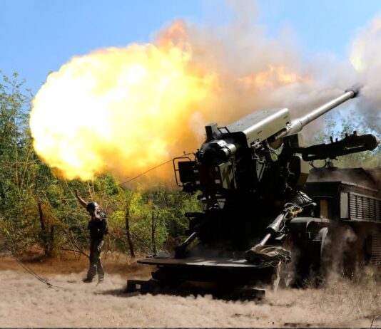 Ucrania eleva el costo de la guerra para Rusia con ataques de drones en Moscú y Crimea 2S22 Bohdana Firing Ok West