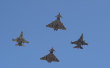F-16 rumano derriba dron que violó espacio aéreo de la OTAN sobre el Mar Negro F 16 And Eurofighter Typhoon Flying In Formation