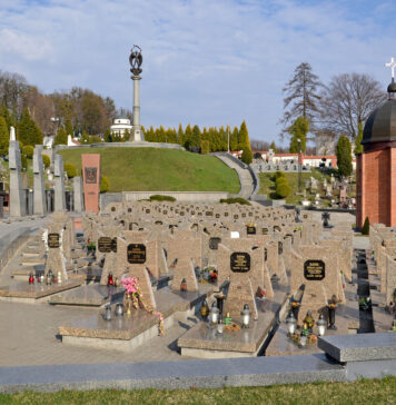 Zelensky se reúne con Trump en Washington mientras evaluación de campaña ofensiva rusa muestra planes de movilización del Kremlin Ukrainian Military Cemetery At Lychakiv Cemetery 01