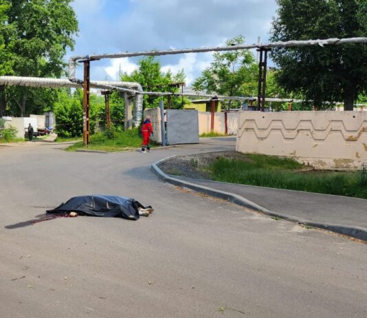 Zelensky advierte que las defensas aéreas están saturadas mientras Rusia mata a 9 en ataques a Ucrania Dnipro After Russian Missile Attack 2023 05 26 17