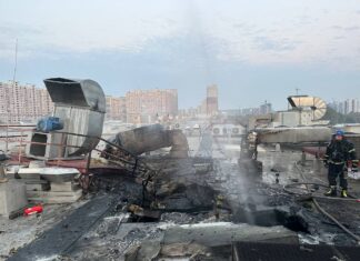 Ataques ucranianos con drones dejan nueve muertos en Rusia y alcanzan un almacén de Wildberries Hypermarket In Kyiv After Russian Attack 2023 08 30 03